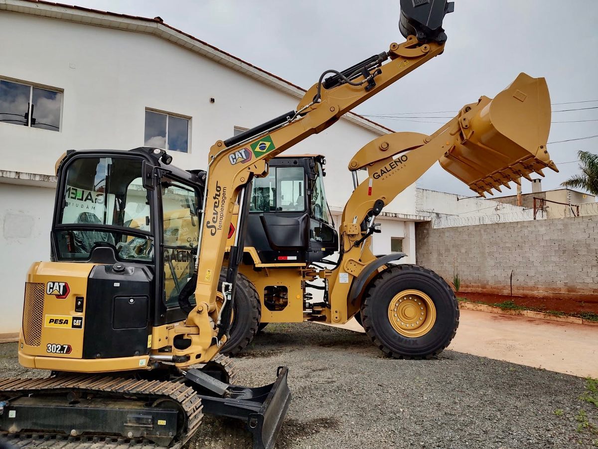 A Mini escavadeira CAT 302.7 ano 2022