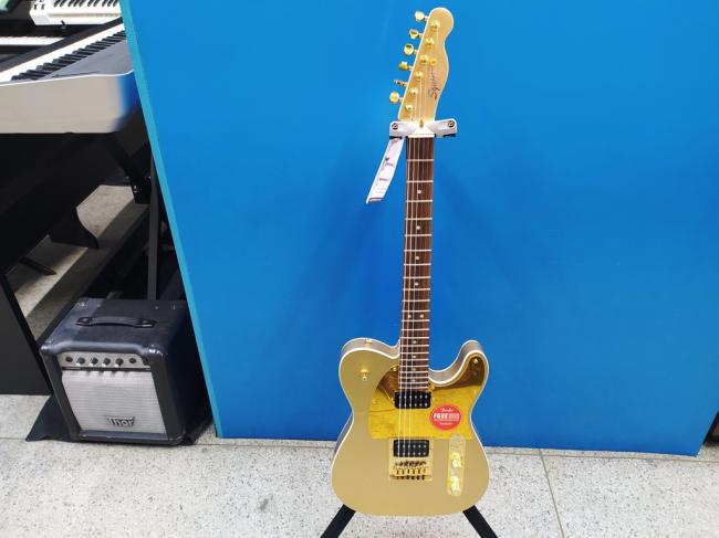 Guitarra Tele Squier J5 037 1006