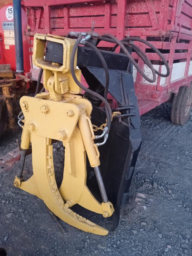 Pinça para Trator Florestal 180 cv 